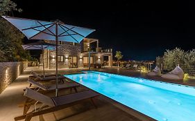 Manitennisvillas